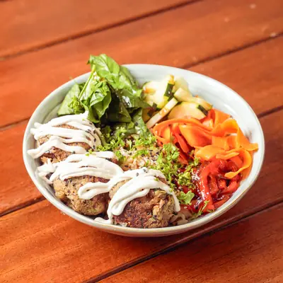 Bowl Asiático de Berenjenas, bowl de Prâná Cocina al Natural
